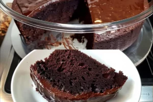 Bolo de Chocolate de Liquidificador: Rápido e Fofinho com Cobertura Cremosa